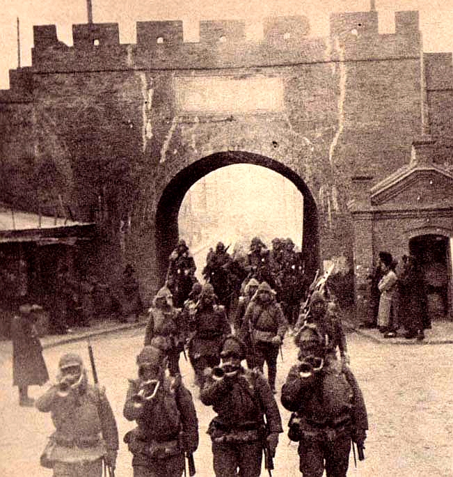 Japanese troops entering Tsitsihar